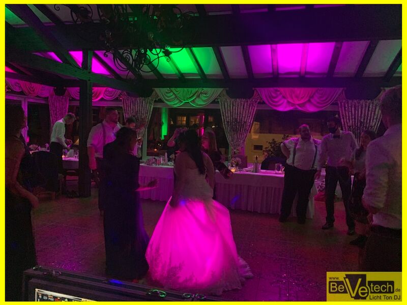 2020-10-10_Hochzeit_Fröschle_Hotel zum weißen Stein_06.jpg