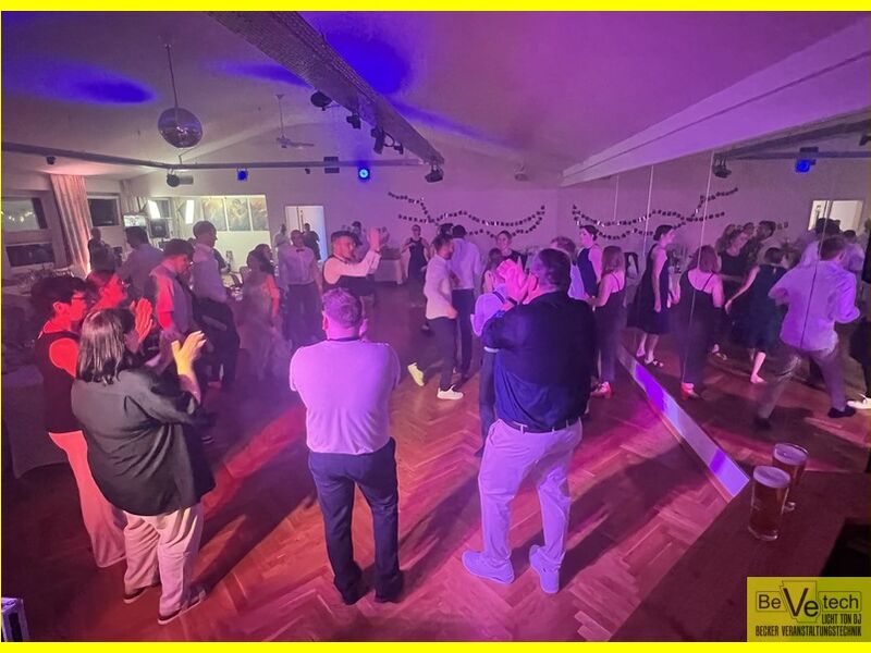 2024-06-29_Hochzeit_Tanzschule_Im_Takt_Dreistiefenbach_Netphen_012.JPEG
