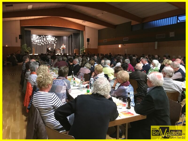 2017-04-29_Weisstaler_Frauenchor_Melodia_in_der_Adolf_Saenger_Halle_in_Niederdielfen_11.JPG