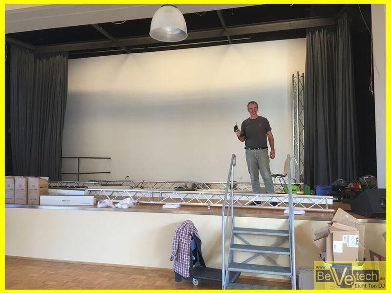 2016-11-17 Lichtmontage mit unserer Partnerfirma 03.JPG