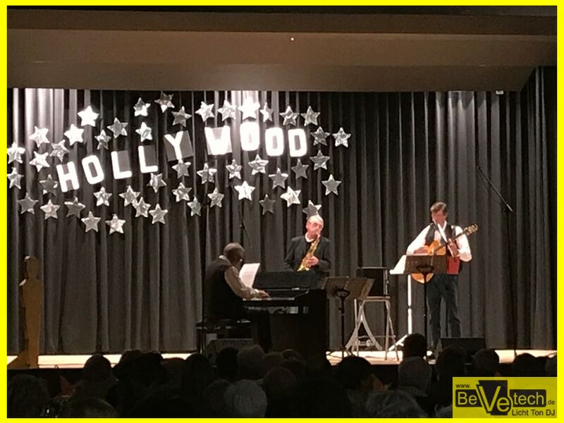 2017-04-29_Weisstaler_Frauenchor_Melodia_in_der_Adolf_Saenger_Halle_in_Niederdielfen_13.JPG
