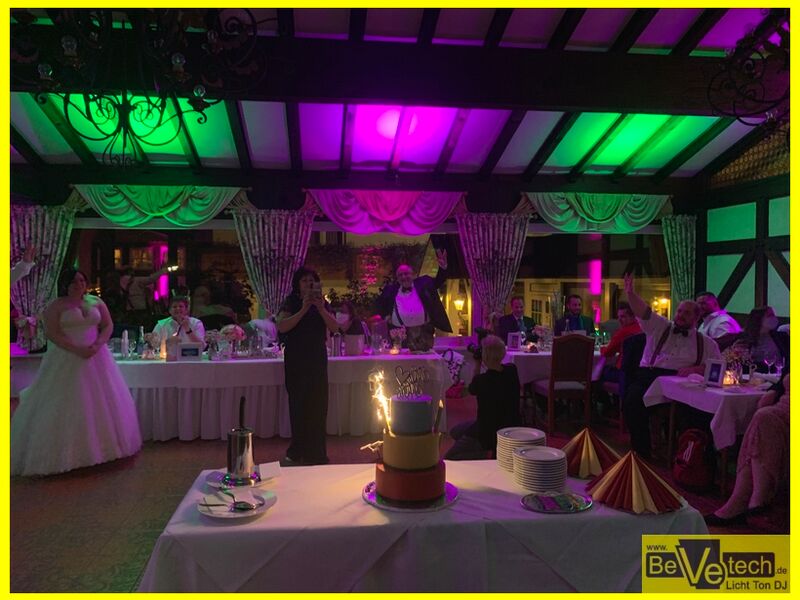2020-10-10_Hochzeit_Fröschle_Hotel zum weißen Stein_02.jpg
