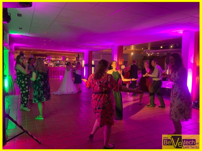 2022-05-14_Hochzeit_Restaurant der Siegerlandhalle_Siegen_008.JPEG
