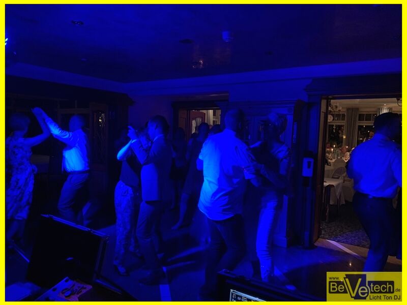 2022-05-21_Hochzeit_Landhaus Wacker_Wenden_010.JPEG