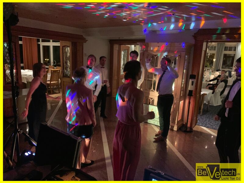 2022-05-21_Hochzeit_Landhaus Wacker_Wenden_013.JPEG