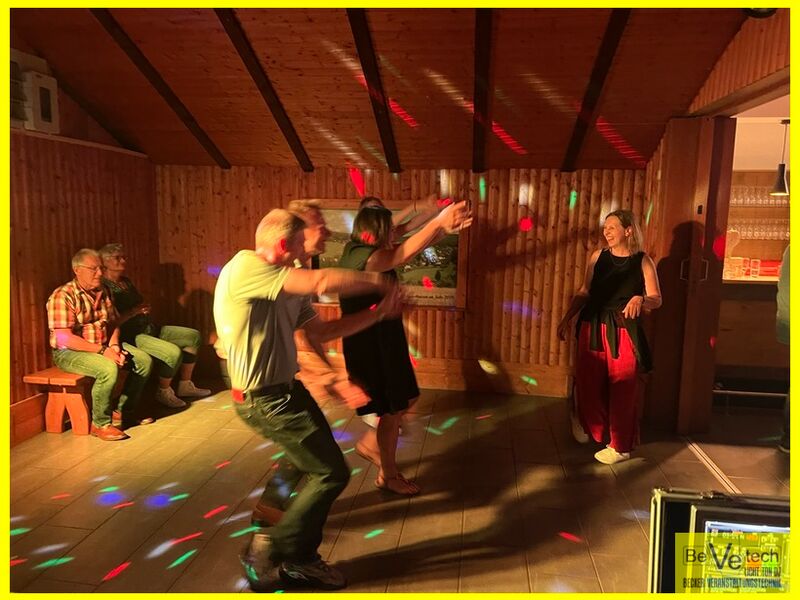 2023-06-09_Silberhochzeit_Bürgerhaus_Oelgershausen_Netphen_016.jpg