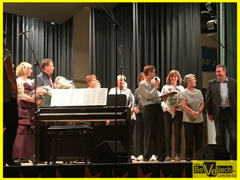 2017-04-29_Weisstaler_Frauenchor_Melodia_in_der_Adolf_Saenger_Halle_in_Niederdielfen_21.JPG