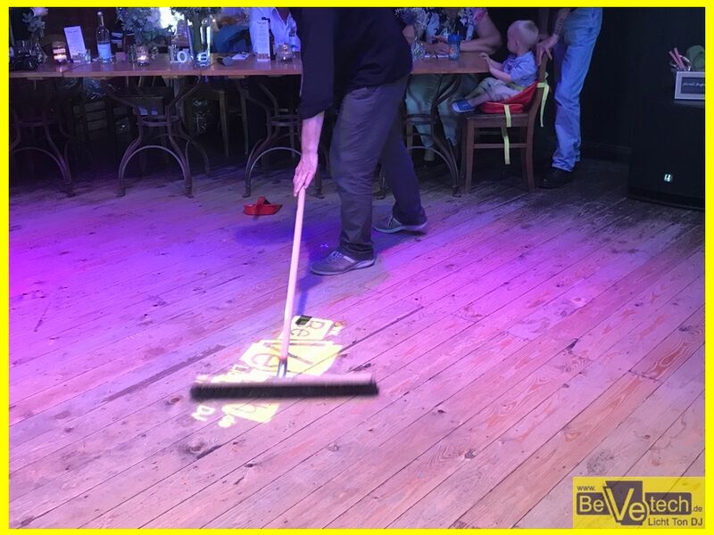 2018-06-30_Hochzeit_im_Cafe_Basico_im_Lokschuppen_in_Keuztal_04.JPG