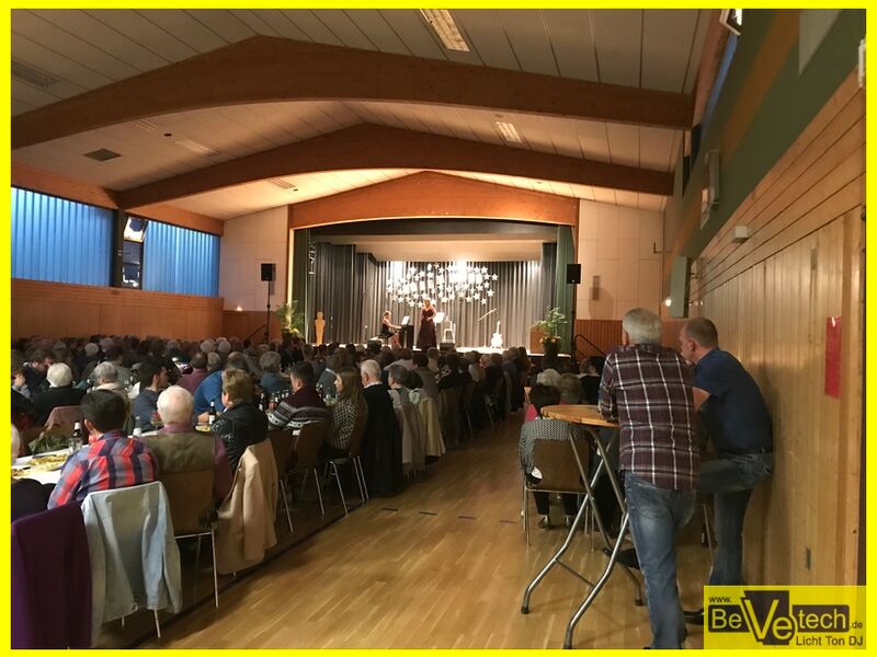 2017-04-29_Weisstaler_Frauenchor_Melodia_in_der_Adolf_Saenger_Halle_in_Niederdielfen_09.JPG