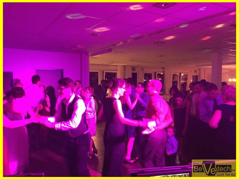 Hochzeit_am_01.08.15_im_Sportheim-Fortuna_in_Freudenberg-Bueschergrund05.JPG