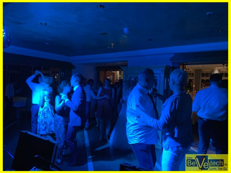 2022-05-21_Hochzeit_Landhaus Wacker_Wenden_009.JPEG