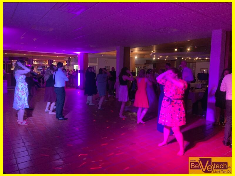 2022-05-14_Hochzeit_Restaurant der Siegerlandhalle_Siegen_011.JPEG