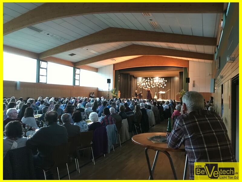 2017-04-29_Weisstaler_Frauenchor_Melodia_in_der_Adolf_Saenger_Halle_in_Niederdielfen_03.JPG