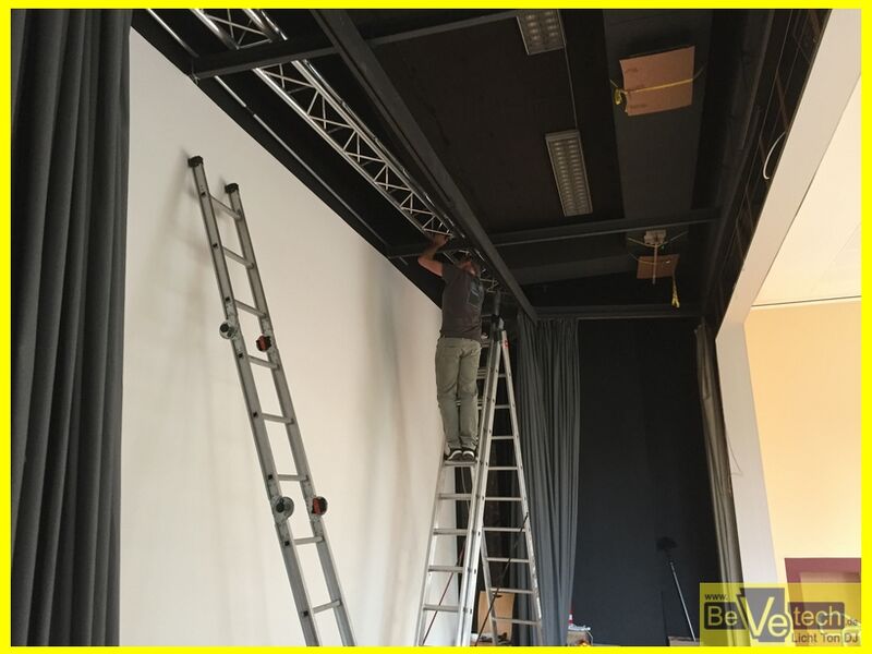 2016-11-17 Lichtmontage mit unserer Partnerfirma 05.JPG