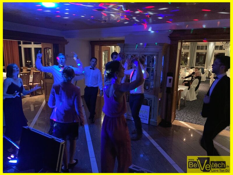2022-05-21_Hochzeit_Landhaus Wacker_Wenden_012.JPEG