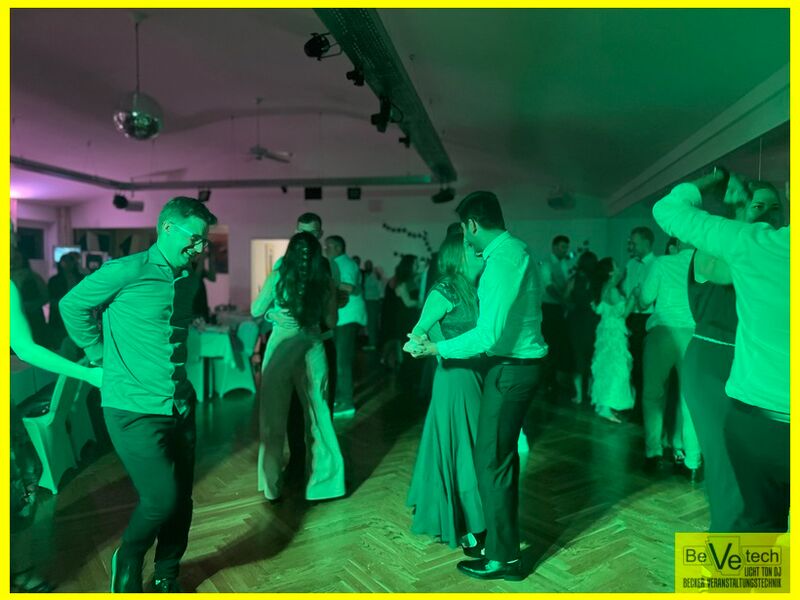 2024-06-29_Hochzeit_Tanzschule_Im_Takt_Dreistiefenbach_Netphen_009.JPEG