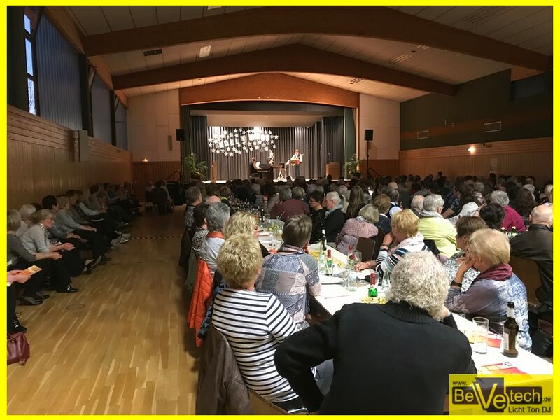 2017-04-29_Weisstaler_Frauenchor_Melodia_in_der_Adolf_Saenger_Halle_in_Niederdielfen_12.JPG