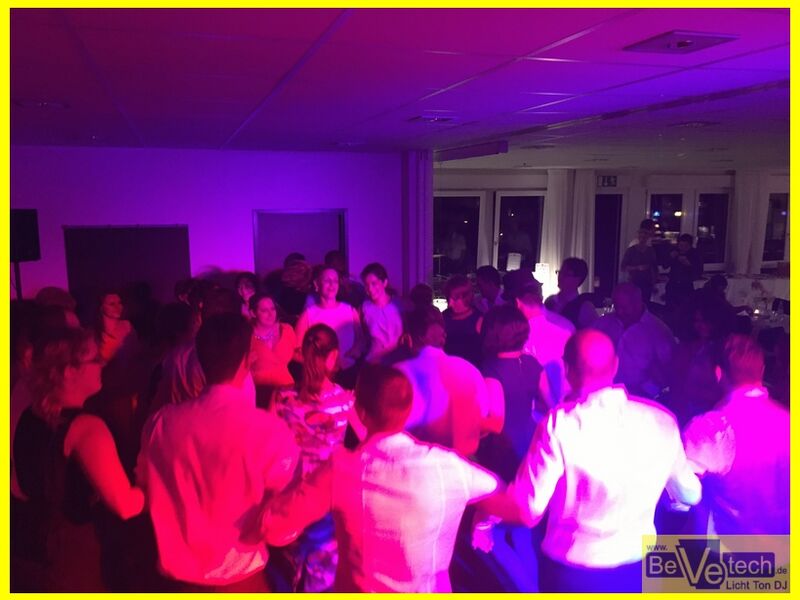 Hochzeit_am_01.08.15_im_Sportheim-Fortuna_in_Freudenberg-Bueschergrund07.JPG