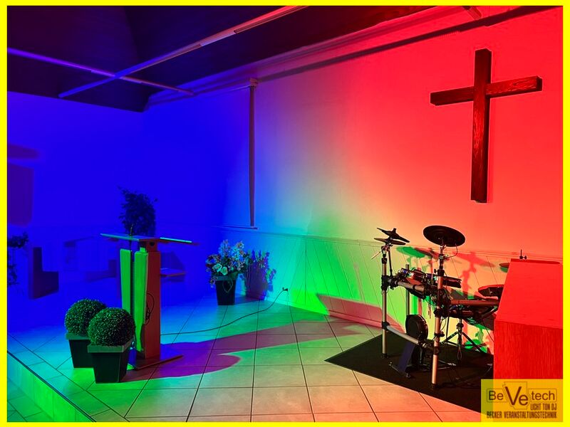 2024-_08-01_CVJM_Trupbach_Lichtinstallation_Gemeinderaum_006.JPG