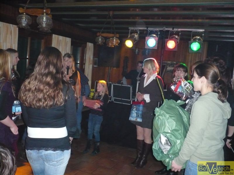Weihnachtsfeier_vom_Reitstall___In_the_middle_of_the_Hees___in_der_Huette_vom_Heimatverein_in_Irlenhecken-Ferndorf_08.jpg